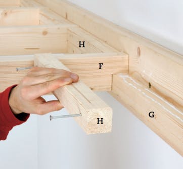 Tukilistojen kiinnittäminen Parven rakentaminen